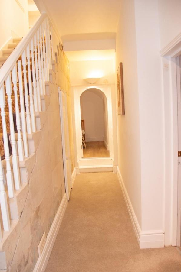 Garden Flat In Period Property Centrally Located Bath Exterior photo